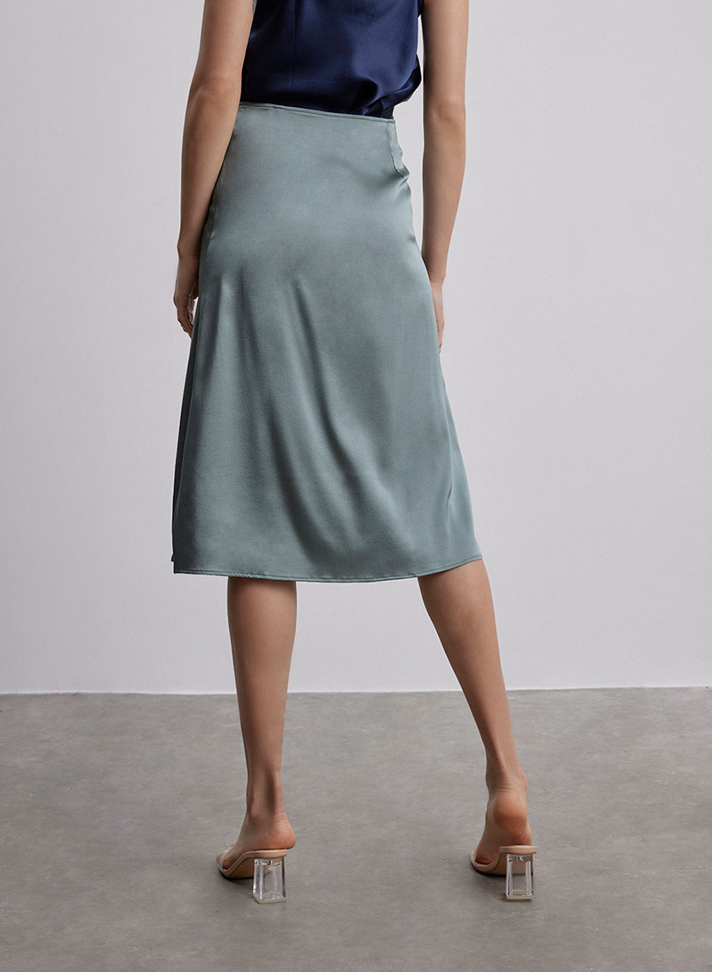Bias cut skirt clearance queen
